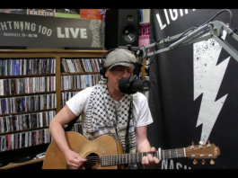 Foy Vance Performs “Signs of Life”, “She Burns” and “The Strong Hand” Live in the Volume.com Studio